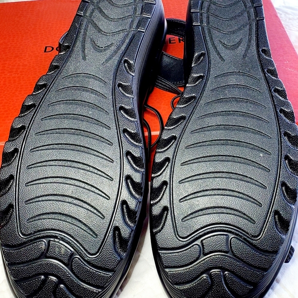 Sketchers 11M black strappy sandals - Picture 4 of 4